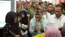 Menko Pangan Zulkifli Hasan saat meninjau KDKMP Desa Tambakrejo, Kecamatan Waru, Kabupaten Sidoarjo, Kamis (15/10/2026). (Dok. Ho/RadarBangsa.co.id)